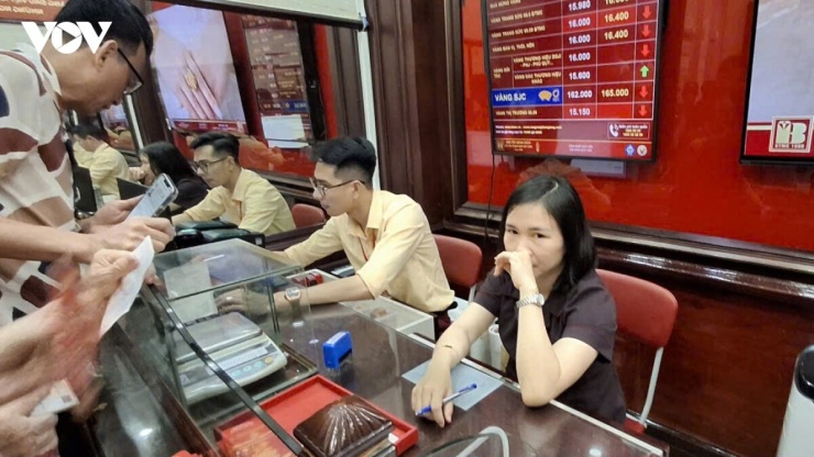 Giá vàng giảm sâu, chênh lệch mua - bán nới rộng: Dự báo cuối năm thế nào?