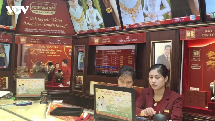 Giá vàng giảm sâu, chênh lệch mua - bán nới rộng: Dự báo cuối năm thế nào?