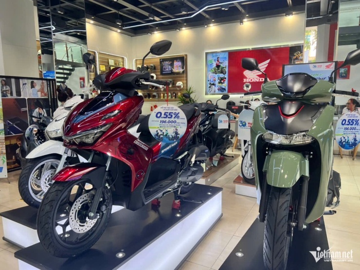 Theo một số đại lý Honda, các dòng xe Honda sản xuất tại Việt Nam từ sau năm 2009 và xe nhập khẩu từ châu Âu sản xuất sau năm 1993 đều có thể sử dụng xăng E10 mà không cần thay đổi kết cấu kỹ thuật.&nbsp;