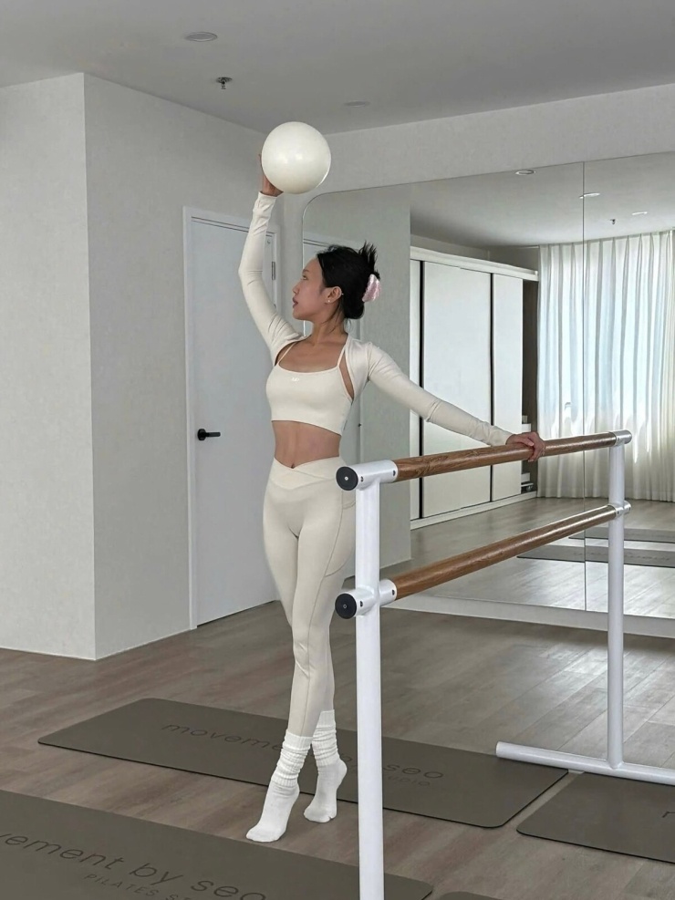 Ảnh sao 11/6: Đỗ Mỹ Linh thon gọn sau hơn 1 tháng sinh con thứ hai - 7