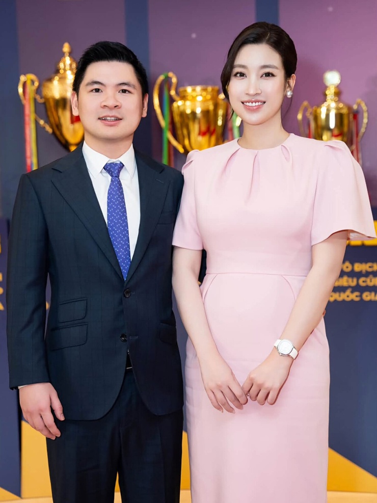 Ảnh sao 11/6: Đỗ Mỹ Linh thon gọn sau hơn 1 tháng sinh con thứ hai - 4