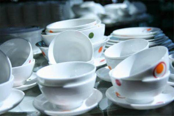 Rửa bát mỗi ngày nhưng nhiều người vẫn mắc 5 sai lầm tai hại: Vi khuẩn bám đầy trên bát đũa mà không hay biết - 1
