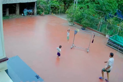 Clip  ' khối nghỉ hè '  tự treo mình lên giá phơi quần áo khiến ông bà hết hồn