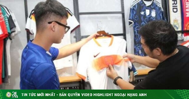 Áo World Cup 2026 của Ronaldo giá 4 triệu đồng vẫn "cháy hàng", không đủ bán