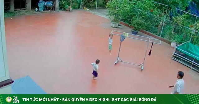 Clip 'khối nghỉ hè' tự treo mình lên giá phơi quần áo khiến ông bà hết hồn