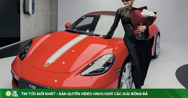 Siêu mẫu Thanh Hằng chi hơn 5 tỷ tậu Porsche 718 Boxster mừng sinh nhật sớm