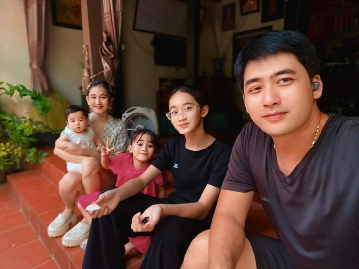 Gia đình hạnh phúc của Bảo Anh