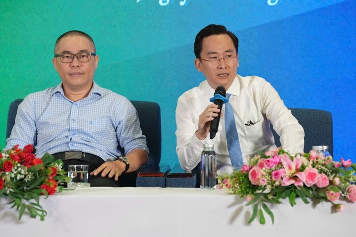 Có 1 tỉ đồng, nên mua vàng hay gửi tiết kiệm để có lãi tốt hơn?