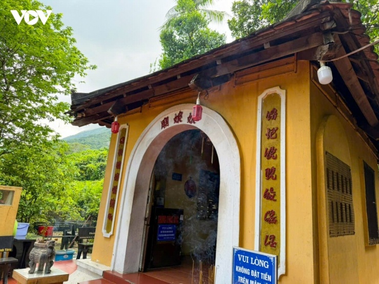 Giữa vùng biển đảo thiêng liêng của Tổ quốc, miếu Ngũ Hành vẫn lặng lẽ tồn tại như một điểm tựa tâm linh bình dị.