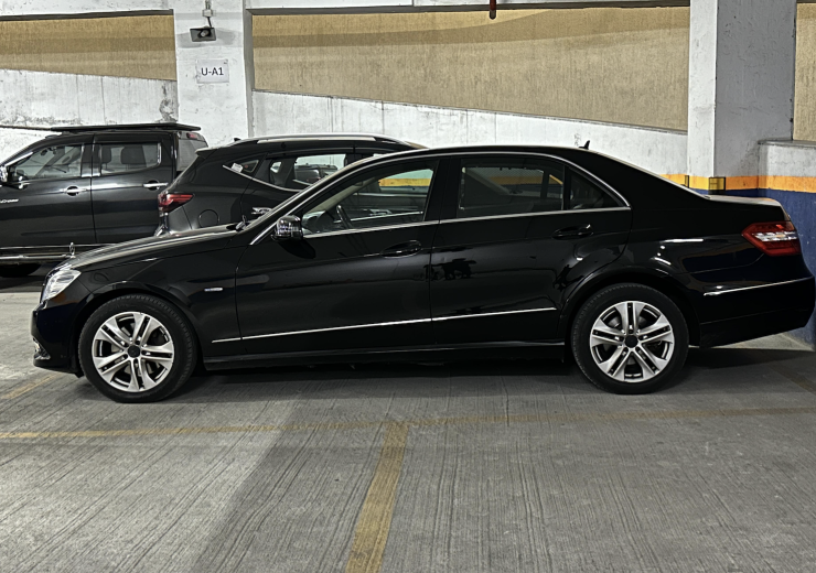 Mercedes-Benz E300 đời 2009.
