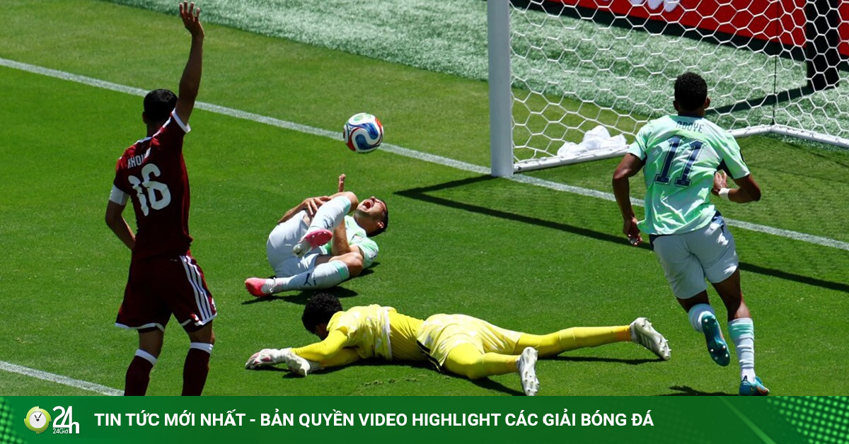Tranh cãi VAR ở World Cup: Qatar bị thổi phạt đền oan, Neville tố FIFA "độc tài"
