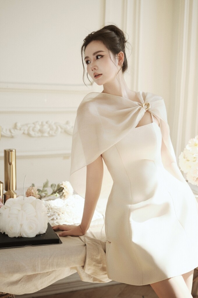 Phan Minh Huyền khoe sắc vóc tuổi 37 - 6