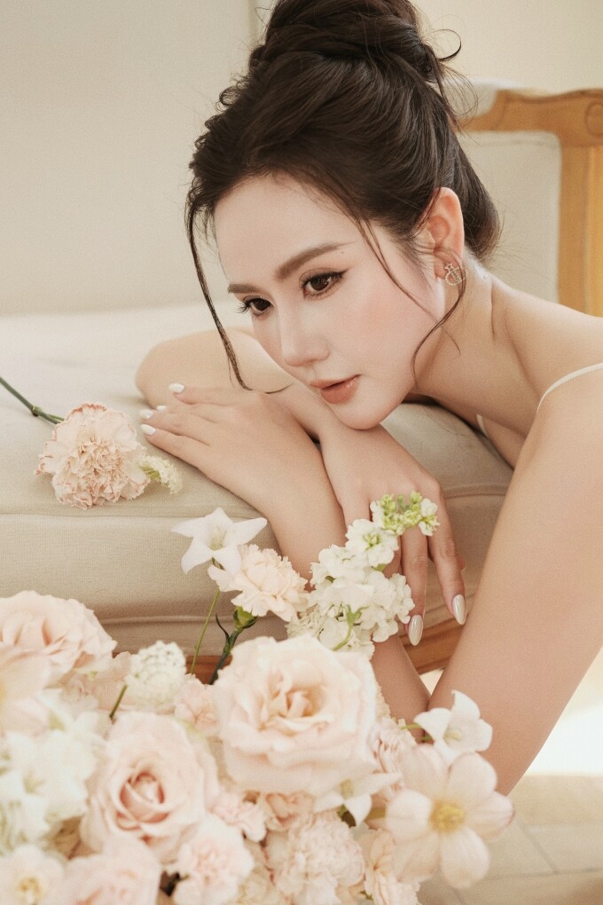 Phan Minh Huyền khoe sắc vóc tuổi 37 - 4
