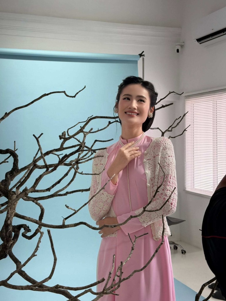 Hiện tại, Ý Nhi đang học tại Úc theo kế hoạch đã được cô công bố trước đó. Trong thời gian sinh sống ở nước ngoài, người đẹp tập trung vào việc học tập, nâng cao kỹ năng ngoại ngữ cũng như trau dồi kiến thức để phục vụ cho các dự định trong tương lai.