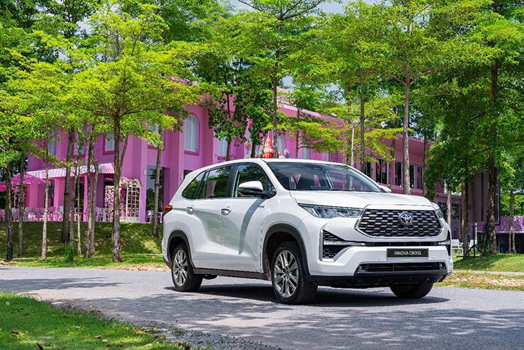 Giá xe Toyota Innova Cross tháng 6/2026, từ 730 triệu đồng - 2