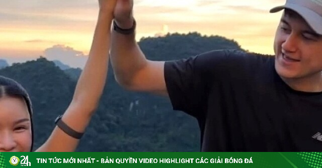 Vợ chồng Văn Lâm leo núi Múa, ngắm cảnh Ninh Bình từ trên cao