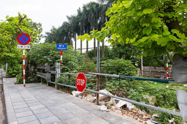 Nhiều lối đi tự mở băng qua đường sắt từng tồn tại dọc tuyến cũng đã được các cơ quan chức năng tổ chức rào đóng, xóa bỏ nhằm giảm nguy cơ xảy ra tai nạn và sự cố giao thông đường sắt.