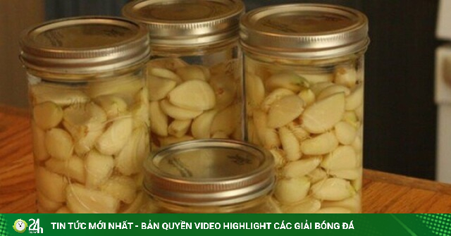 Mẹo bảo quản tỏi bóc sẵn cả tháng vẫn thơm nức, không lo teo tóp