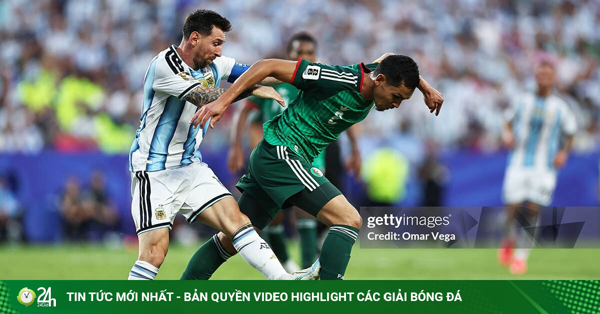 Tranh cãi Messi đạp thẳng bắp chân cầu thủ Algeria, VAR ưu ái thoát thẻ đỏ?