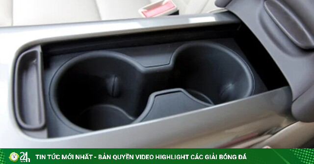 Khe hở bí ẩn giữa hai giá đỡ cốc trên ô tô thực sự có tác dụng gì?