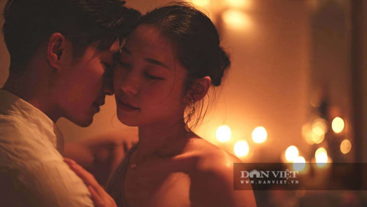 Sau này kể cho con, bảo bố mẹ đêm tân hôn động phòng đến mức sập giường, sĩ đến cuối đời