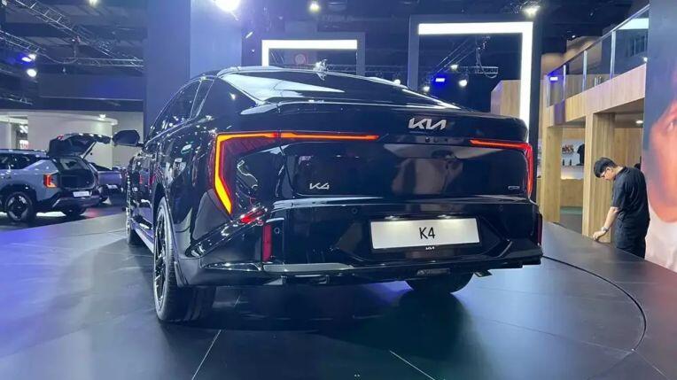 Mẫu xe sedan Kia K4 chính là phiên bản kế nhiệm của K3.