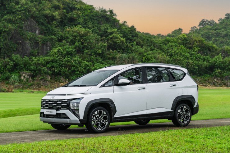 Mẫu MPV "bất hạnh" tại Việt Nam: Người dùng khen hết lời, thị trường dìm hết giá - 1