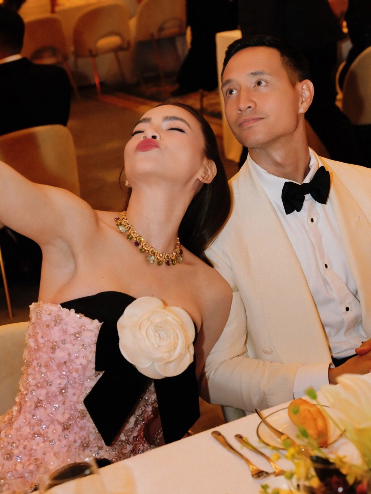 Hồ Ngọc Hà đeo trang sức hơn 20 tỷ đồng sánh vai Kim Lý - 2