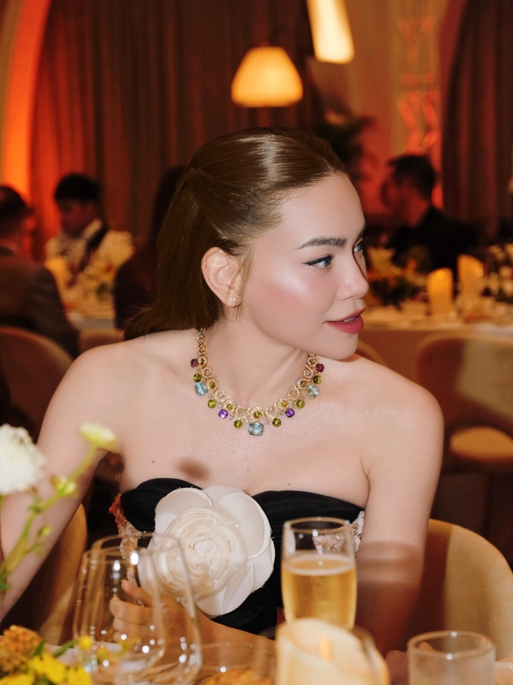 Hồ Ngọc Hà đeo trang sức hơn 20 tỷ đồng sánh vai Kim Lý - 5