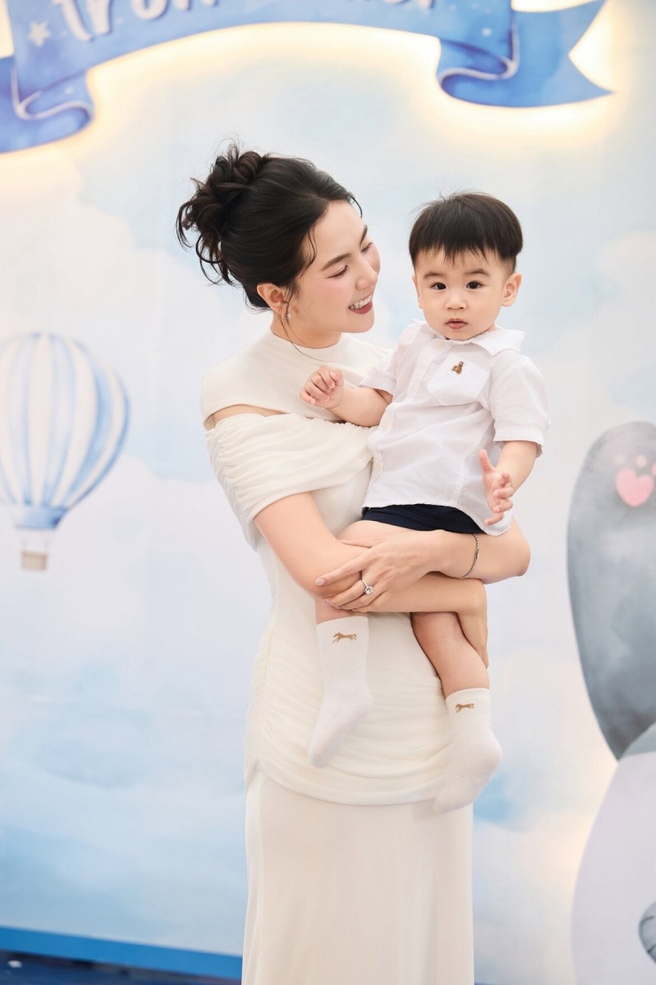 Mai Ngọc kể hành trình từ nữ MC bận rộn thành mẹ bỉm toàn thời gian - 5