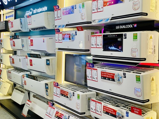 Trong những ngày nắng nóng cao điểm, điều hòa trở thành thiết bị không thể thiếu đối với nhiều gia đình.