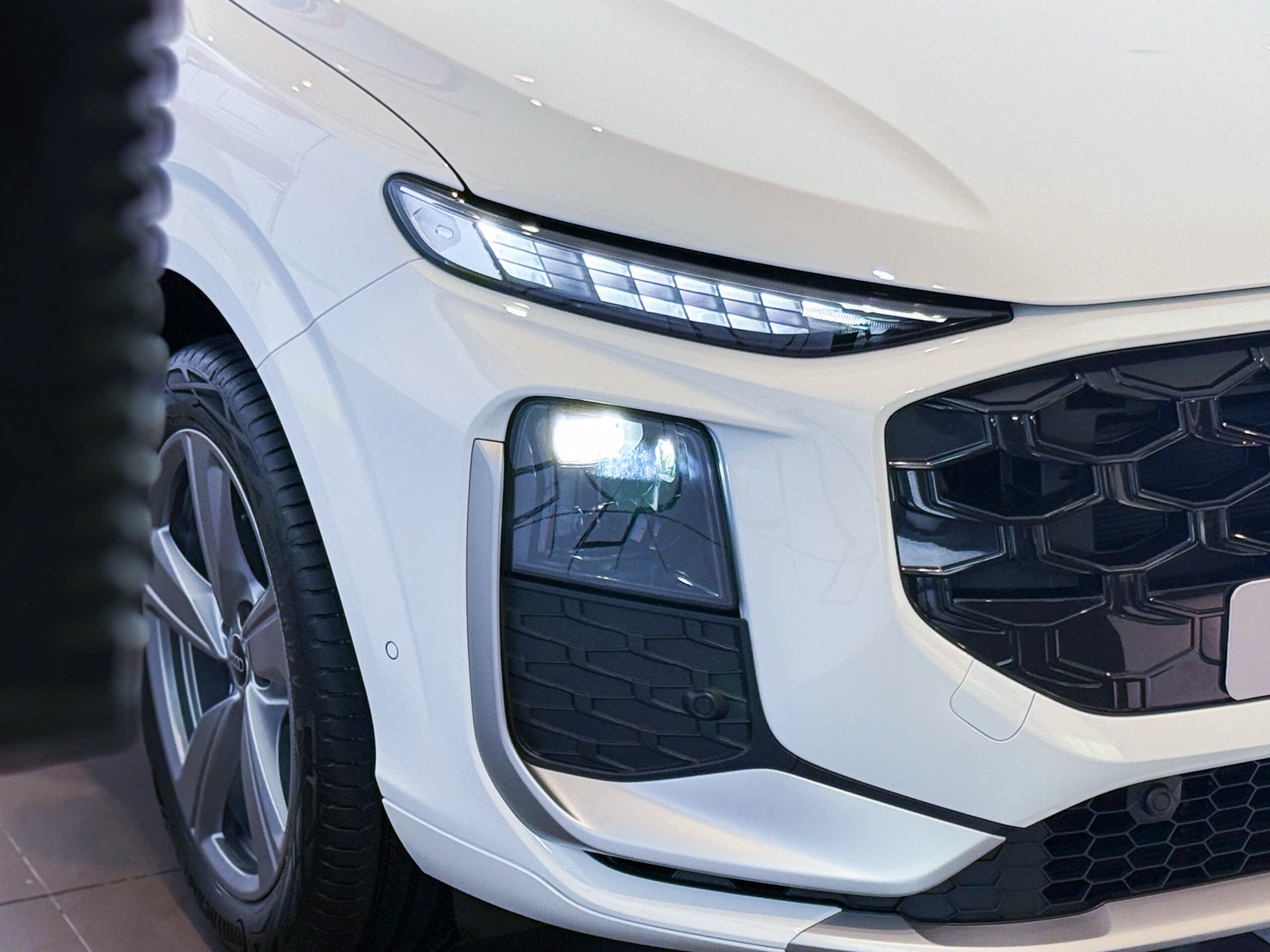 Audi Q3 thế hệ mới được trang bị động cơ xăng, dung tích 1.4L tăng áp TFSI.