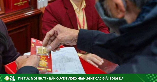 Giá vàng rung lắc, nhà đầu tư có nên mua?