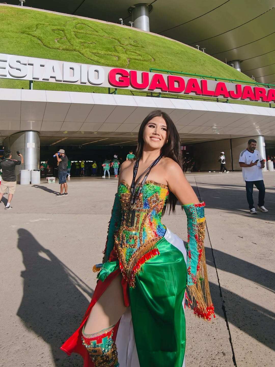 Mexican beauty wears daring outfit, showing off her hot figure in the stands - 2