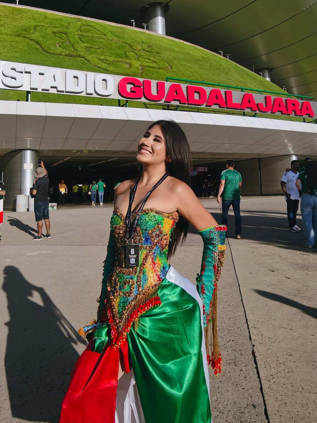 Mexican beauty wears daring outfit, showing off her hot figure in the stands - 3