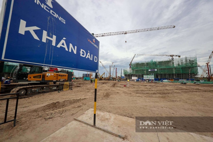 Các khán đài A và D cũng tương tự. Các đơn vị đang triển khai nhanh tiến độ để đưa dự án về đích đúng hẹn. 
