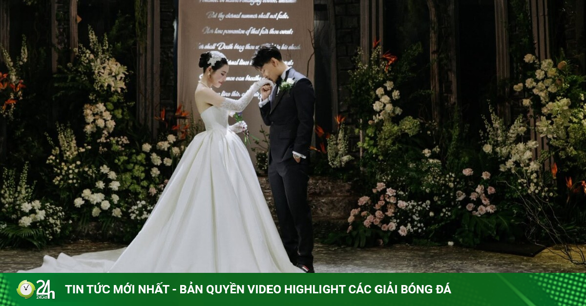 Vợ đẹp của Văn Thanh kể chuyện tình cổ tích, tiết lộ chuyện "thầm kín" giữa 2 người