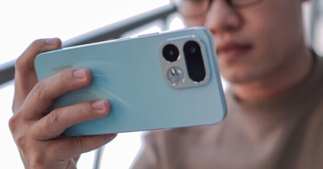 Lên đời dế mới, cháy trọn mùa World Cup 2026 cùng "quái thú" pin 8000mAh realme 16T 5G tại Thế Giới Di Động
