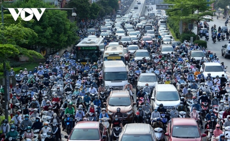 Trong giai đoạn đầu, Hà Nội chưa áp dụng lệnh cấm lưu thông đối với đa số người dân sử dụng xe máy.