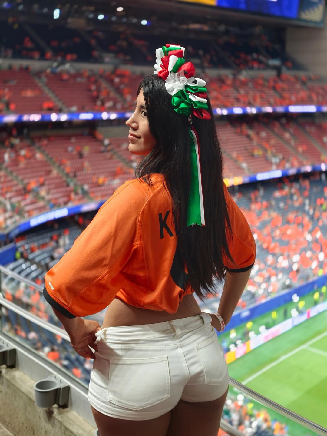 Mexican beauty wears daring outfit, showing off her hot figure in the stands - 11
