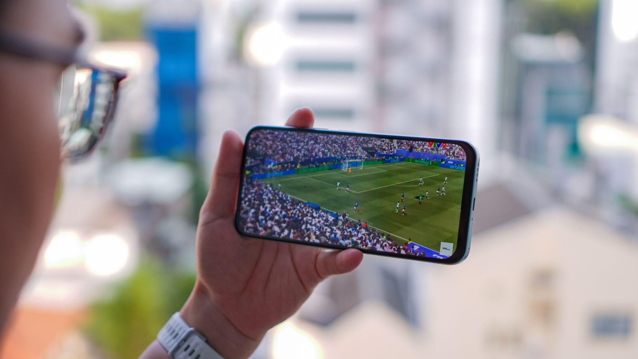 Lên đời dế mới, cháy trọn mùa World Cup 2026 cùng "quái thú" pin 8000mAh realme 16T 5G tại Thế Giới Di Động - 2