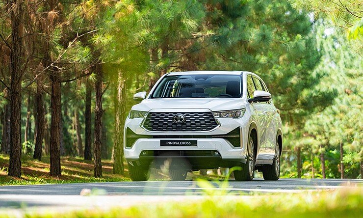 Xe Toyota Innova Cross là mẫu xe đang được nhiều gia đình chọn lựa.