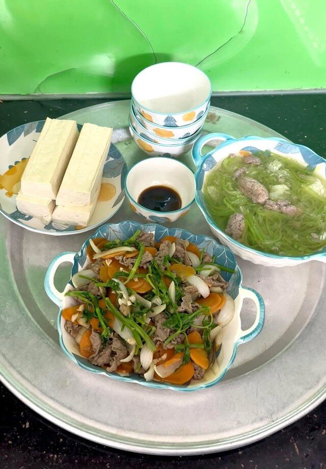 8 mâm cơm gia đình ngày hè đơn giản, nấu vội mà đủ chất - 3