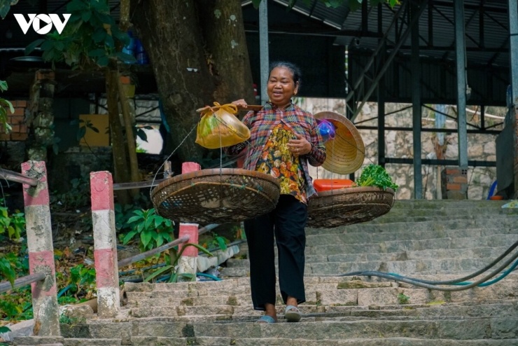 Hành trình đến Núi Cấm dẫn dắt du khách qua những địa danh nổi tiếng như hồ Thủy Liêm, chùa Vạn Linh, chùa Phật Lớn, điện Bồ Hong hay suối Thanh Long.