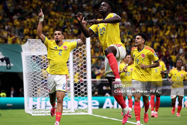 Colombia ghi bàn thắng muộn màng