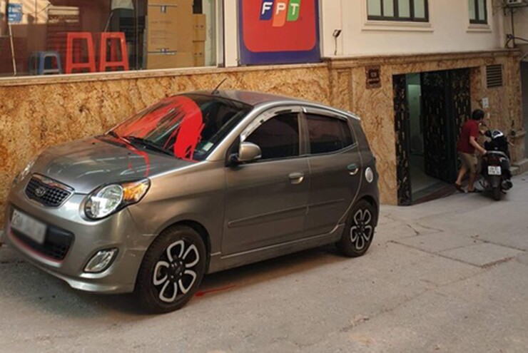 Một chiếc xe đậu bị tạt sơn (ảnh minh hoạ)