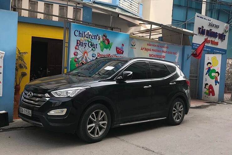 Đỗ xe ô tô trước nhà người khác sao cho hợp tình hợp lý? - 2