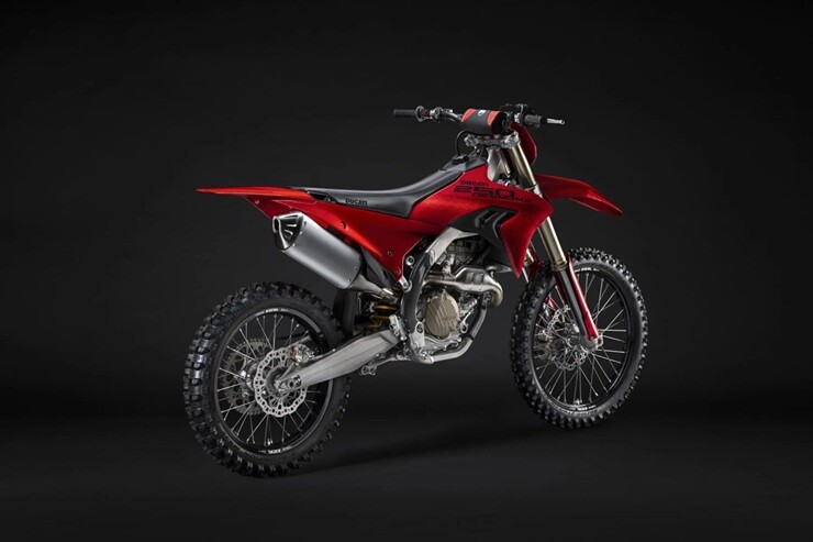 Ducati vừa tạo ra mẫu "quái vật" thực thụ trong phân khúc motocross 250cc - 3