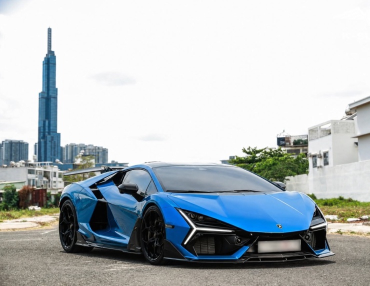 Đại gia Sài Gòn chi triệu USD mua siêu xe Lamborghini Revuelto màu độc - 8