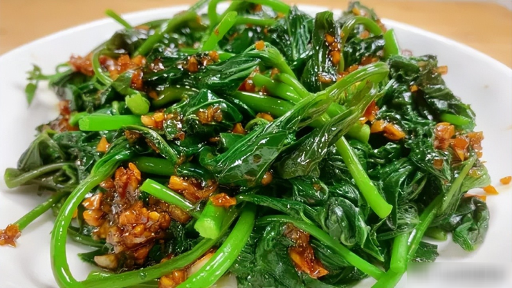 Loại rau ngọt hơn cải bó xôi, đậm dà hơn diếp xoăn, mọc đầy vườn xưa, làm cách này ngon hơn thịt - 2